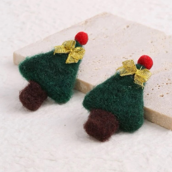 🎄 Awesome Ribbon Bow Felt Pompom Christmas Pine Tree Drop Earrings 🎄 - Picture 4 of 4